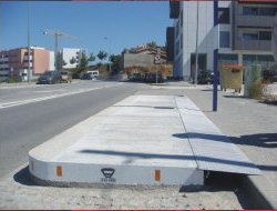 Plataforma bus, produto ideal para paragens de autocarros e outros transportes públicos, fabricado pela Flaviarte